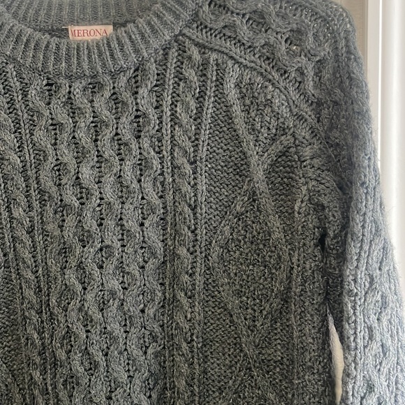 Barely worn charcoal gray cableknit sweater. Size XS - Picture 2 of 2